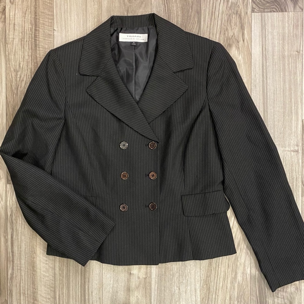 TAHARI Arthur S. Levine 10 Black‎ Pinstripe Double-Breasted Short Blazer